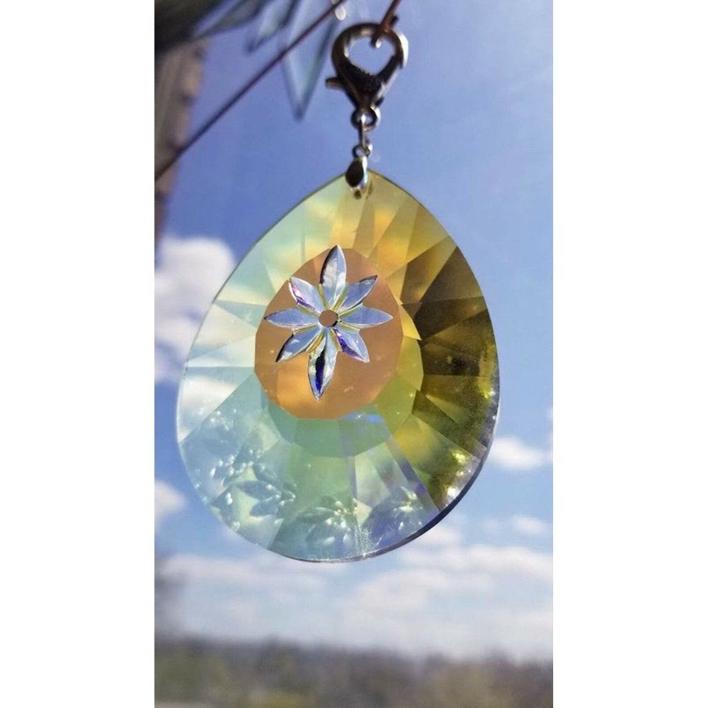 Large beautiful Fleur crystal Suncatcher 76m Prism